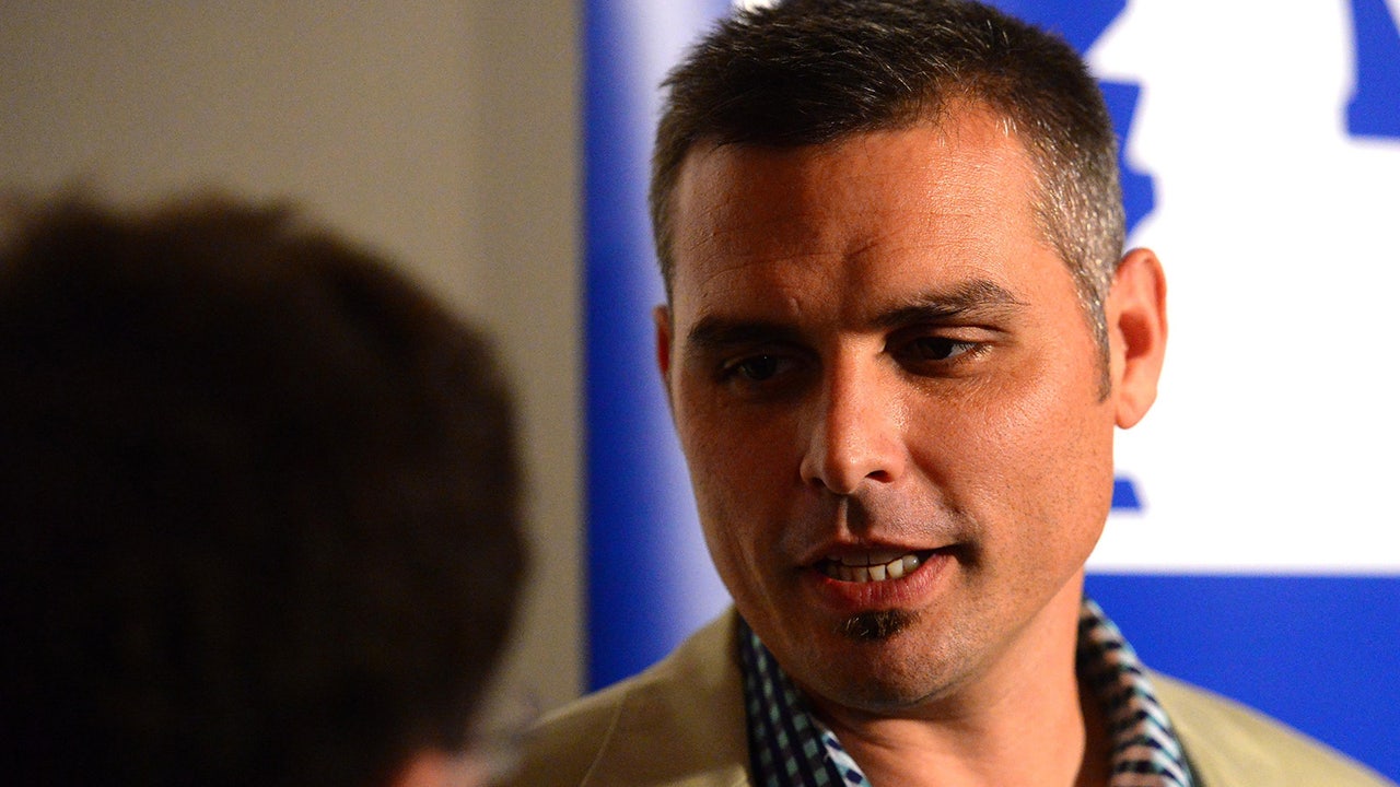 Rays' Kevin Cash honored to follow Joe Maddon as manager